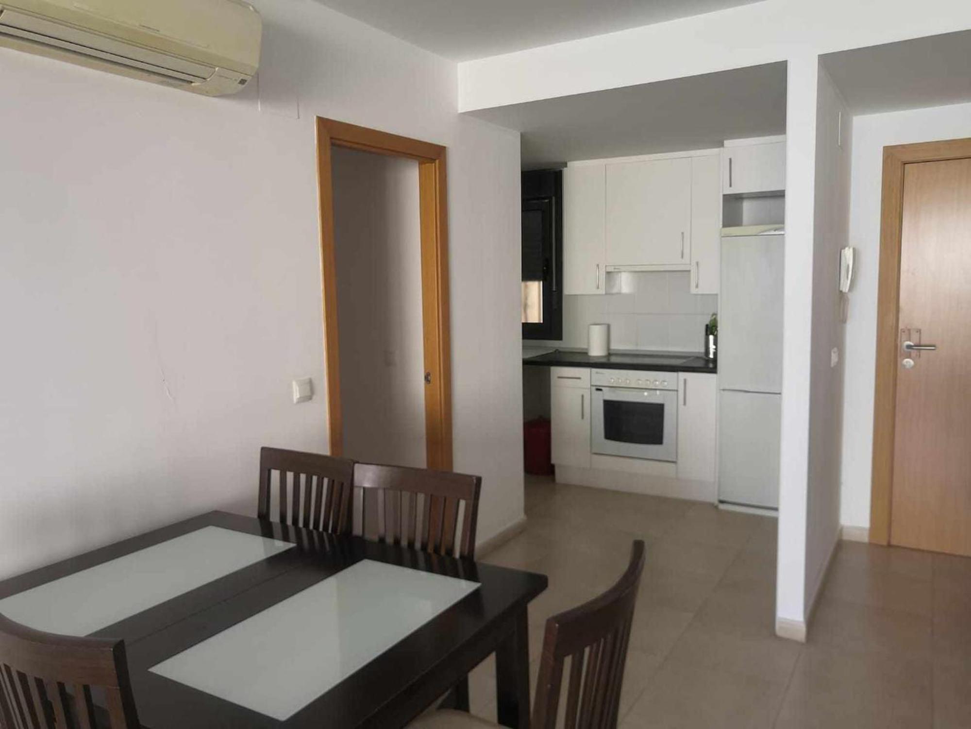 A H Garbi Con Parking Apartment