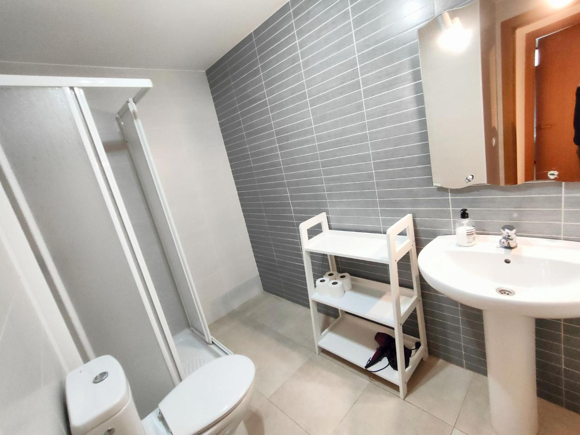 A H Garbi Con Parking Apartment *