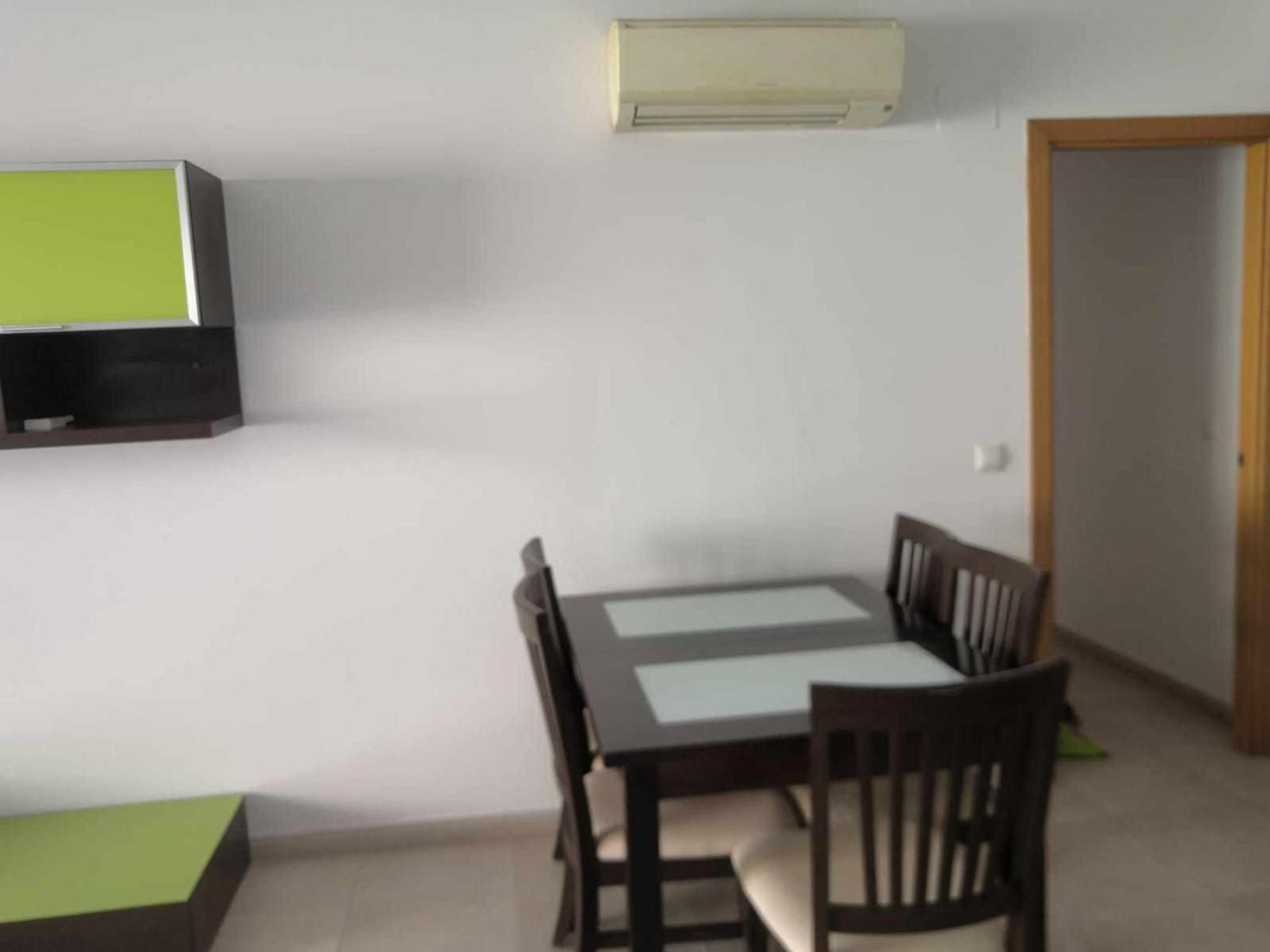 A H Garbi Con Parking Apartment *